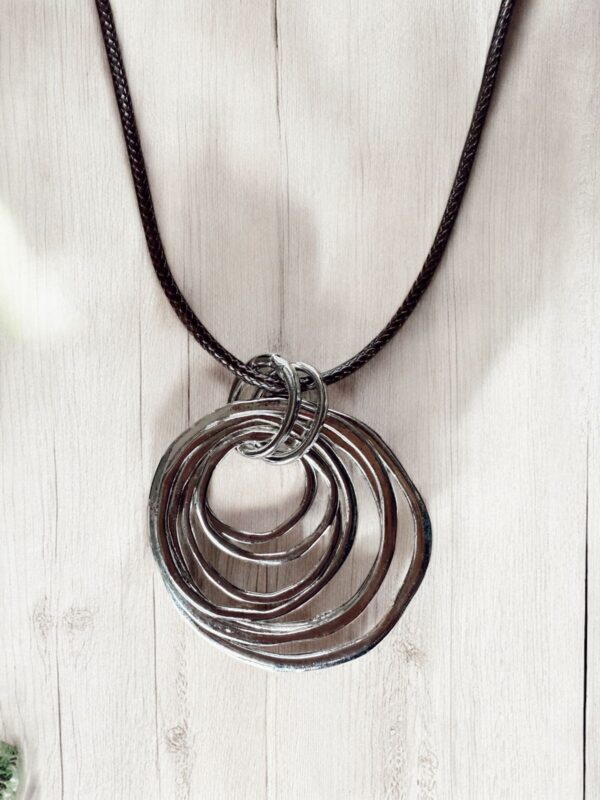 Collar espiral negro