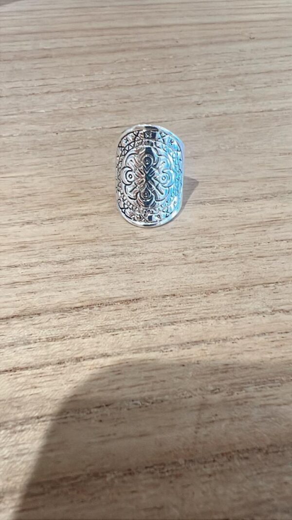 Anillo Astrid